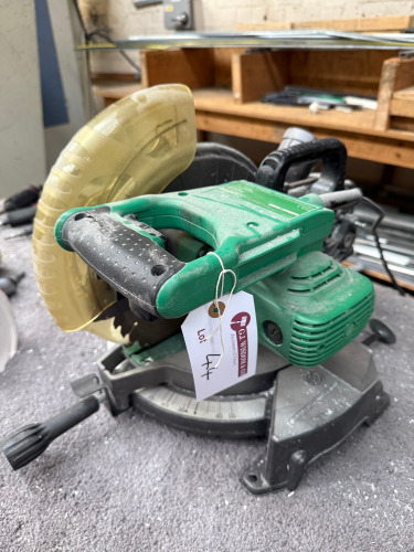 Hitachi C10FCE, 255mm Compound Mitre Saw.