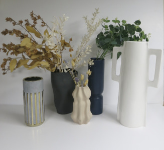5 x Assorted Indoor Ceramic Plant Pots & Vases with Dried Flowers.