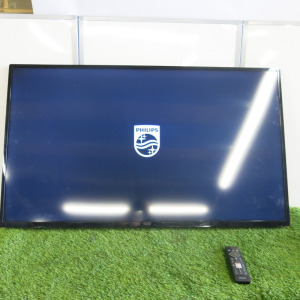 Phillips 50" 4K UHD LED TV, Model 50PUS705/12. Comes with Remote & Part Wall Bracket.