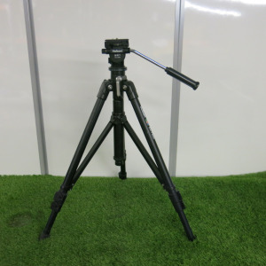 Velbon DV-7000 Tripod with Velbon Vel-Flo 9 Fluid Head.