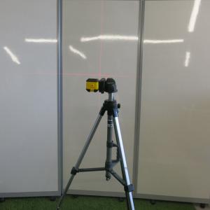 Stanley STHT77498-1 Red Cross Beam Laser with Jessop TP323 Tripod.