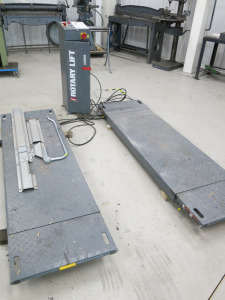 Rotary 3.5 Ton Hydraulic Scissor Lift DS35, Model DS35DHG20BWGBG, S/N KYJD19HOOO6. Lift Has been dismantled & Is On The Floor.