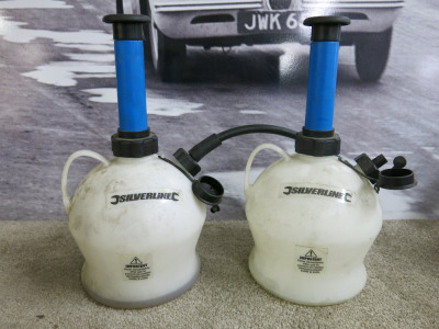 2 x Silverline 3.L Manual Pump.