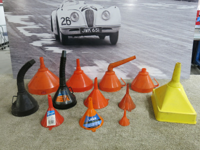 15 x Assorted Sized Funnels.