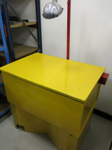 Safety Clean Parts Washing Cleaning Tank.