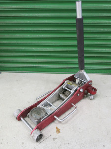 Arcan Professional Aluminium Floor Jack, Capacity 2 Ton. NOTE: missing 1/2 handle