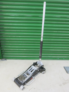Motamec Aluminium Floor Jack, Capacity 2.5 Ton.