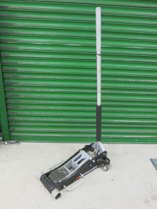 Motamec Aluminium Floor Jack, Capacity 2.5 Ton.