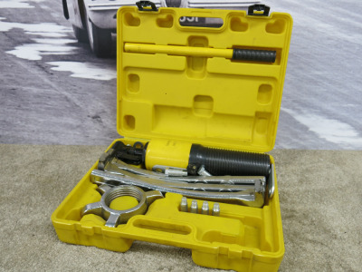 Hydraulic Gear Puller, Model HHL-20. Comes in Carry Case.