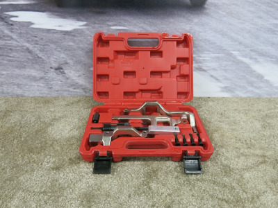 Engine Timing Tool Kit. Comes in Carry Case.