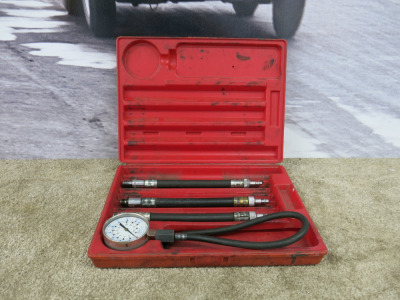 Snap On Compression Gauge Set, MT308JB. Comes in Carry Case.