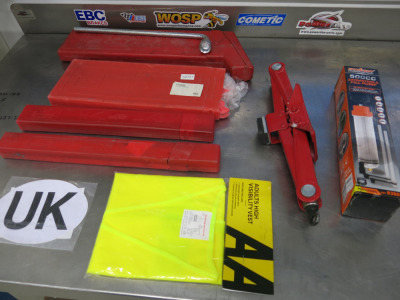 9 x Roadside & Car Accessories to Include: 4 x Triangles, 1 x Jack, 1 x Hi Vis, 1 x UK Sticker , 1 x Wrench & 1 x Horusdy 500cc Extraction & Fill Pump.