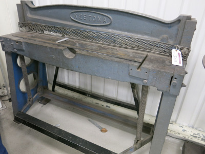 Keetona Treadle Mild Steel Guillotine. Blade Length 4ft.