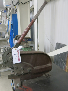 Heavy Duty Bench Mounted Manual Metal Cutting Hand Lever Shear.