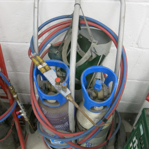 Oxy Acetylene Gas Cutting Torch with Regulators. Bottles Not Included.