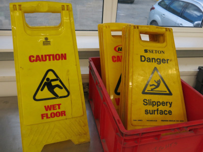 10 x Fold Out Yellow Signs (Slippery/Wet Floor/Wet Paint).