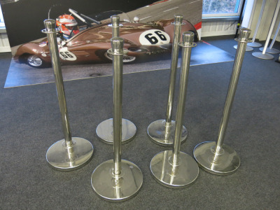 6 x Matching Chrome Barriers with 3 x Black & 2 x Red Barrier Ropes.
