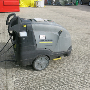 Karcher Professional Hot Water Pressure Washer, Model HDS 7/10-4M. Comes with Lance & Instruction Manual.