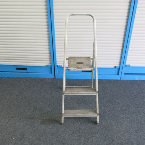 Abru 3 Tread Strep Ladder.