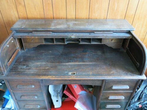 Antique Roll Top Bureau. NOTE: lock broken.