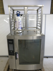 Retigo Vision 10 Grid Combi Oven, Model 2E1011iA, S/N 357031802, DOM 02/2018, 3 Phase. Size H174 x W94 x D77cm. Comes with Table & BWT Water Filter.