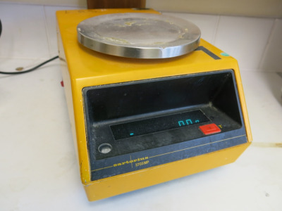 Sartorius 3703MP Weighing Scales in Yellow, Model 3703.