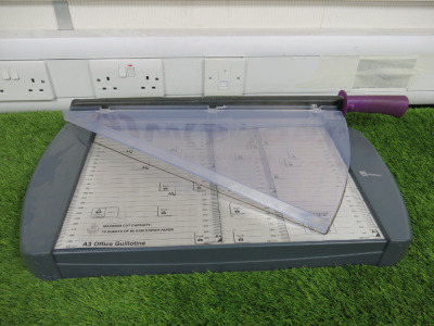 Avery A3 Office Guillotine.