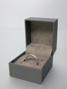 18ct White Gold Ring with Full Row of Diamonds, Size J. RRP &pound;1875.
