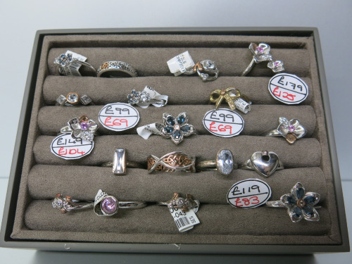 Display Tray with 18 x Assorted Dress & Costume Rings (As Viewed & Pictured).