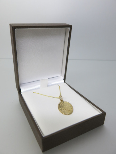 9ct Gold 18" Chain with 9ct Gold St Christopher. RRP &pound;375.