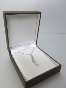 9ct White Gold Pendant 18" Diamond Pendant Chain. RRP 310.