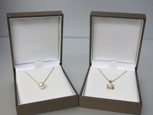 2 x 9ct Gold 16" & 18" Chains with Fresh Water Pearl Pendants. RRP &pound;354.