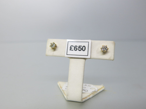 Pair of 18ct Gold Diamond (0.25ct) Stud Earrings. RRP &pound;650.