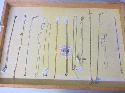 13 x Gold Chains & 5 x Pendants to Include: 3 x 9ct Gold Chains, 2 x 9ct Gold Pendants, 9 x 9ct White Gold Chains, 2 x 9ct White Gold Pendants, 1 x 18ct White Gold Chain & 1 x 18ct White Gold Pendant. Total Approx Weight 30g (As Viewed).