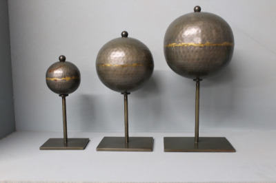 Set of 3 Arteriors Hammered Finish Pewter Balls on Stands in Small, Medium & Large. Size H32/H26/H20cm.