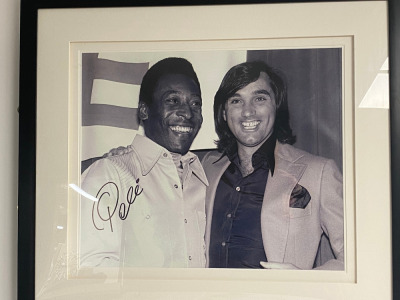 George Best & Pele Framed & Glazed Print, Signed by Pele in Presentation Frame, with Certificate of Authenticity Ref 1582. Size 87 x 77cm