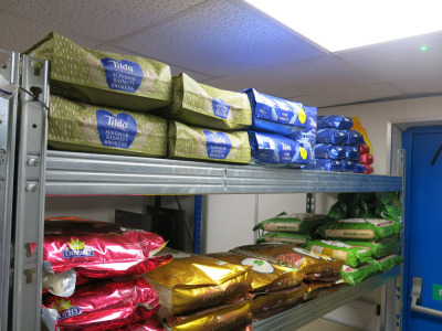 250 x Assorted Sized Bags of Flour, Rice & Pulses to Include: 27 x Assorted Bags of Tilda Rice (1 x 20kg, 6 x 10kg, 1 x 5kg, 5 x 2kg, 7 x 1kg, 7 x 500g), 3 x Bags of 5kg Laila Basmati Rice, 9 x Assorted Bags of Lal Qilla Basmati Rice (8 x 5kg & 1 x 2kg), 