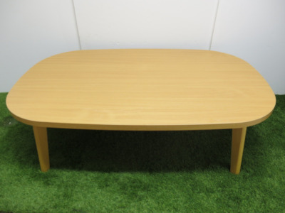Light Wood Rounded Top Coffee Table. Size H33 x W110 x D70cm.
