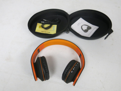 WorWoder LH-811 Wireless Head Phones in Carry Case
