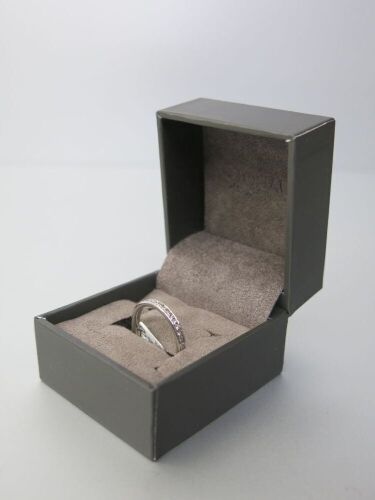 18ct White Gold Ring with Full Row of Diamonds, Size K-L. RRP &pound;1295.