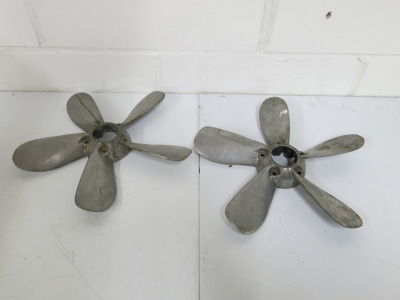 2 x Aluminium 5 Blade Fans.