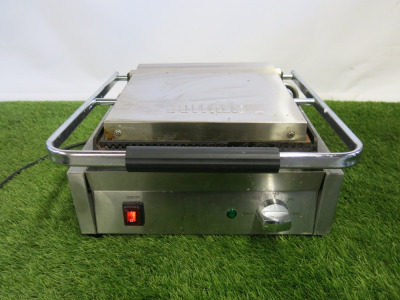 Buffalo Bistro Contact Grill, Model DY995-02, S/N 005019