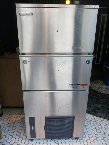 Hoshizaki Ice Maker, Model IM-240NE-HC, S/N N30119G. Comes with Hoshizaki Filtration, 2 x 4HC-H Cartridges & Ice Scoop. H160 x W70 x D67cm.