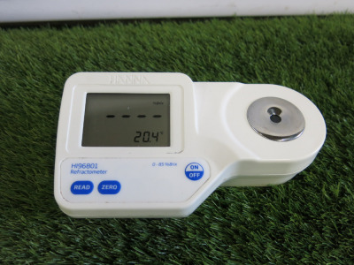 Hanna H196801 Refractometer For Refractive Index & Brix, S/N 07420054101