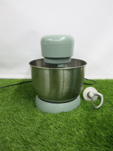 Progress Stand Mixer, Model EK5234PTEALV2. Comes with Bowl, Dough Hook & Beater.