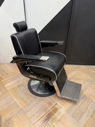 REM Voyager Black Barbers Chair with White Piping, Adjustable Height & Head Rest, S/N 010613.