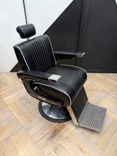 REM Voyager Black Barbers Chair with White Piping, Adjustable Height & Head Rest, S/N 010610.