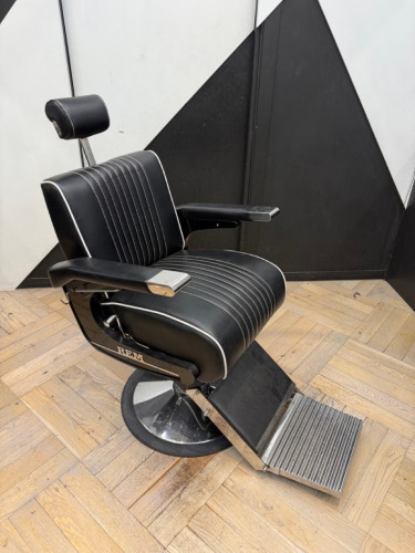 REM Voyager Black Barbers Chair with White Piping, Adjustable Height & Head Rest, S/N 010612. NOTE; Requires bolts in footrest.