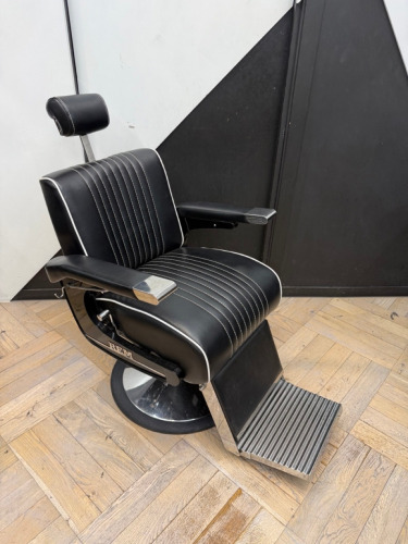 REM Voyager Black Barbers Chair with White Piping, Adjustable Height & Head Rest. S/N 010609.