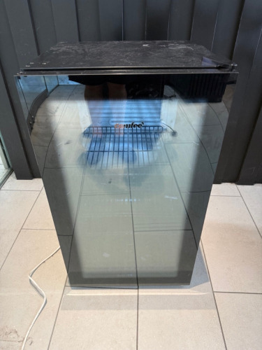 Comfee Cellar Single Glass Door Cooler, Model RCZ96BGI. Size H83 x W48 x D44cm.